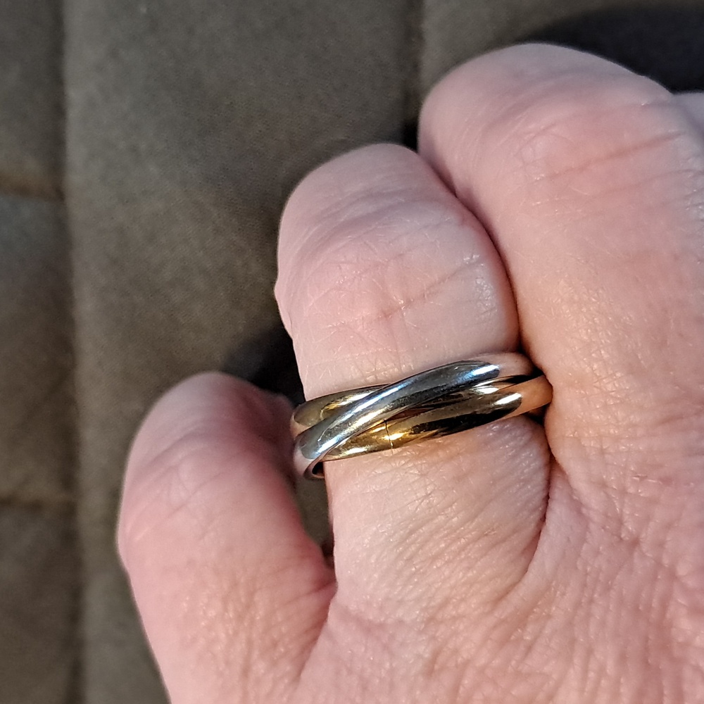 Tri-Color Interlocking Ring Sz9 - Picture 4 of 4